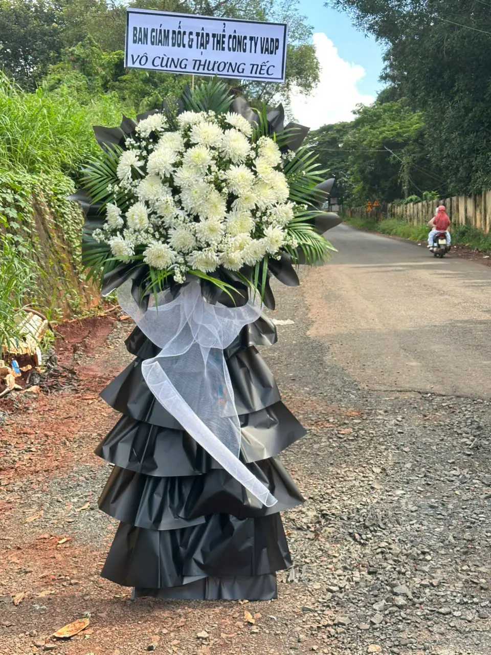 Hoa chia buồn mẫu 8